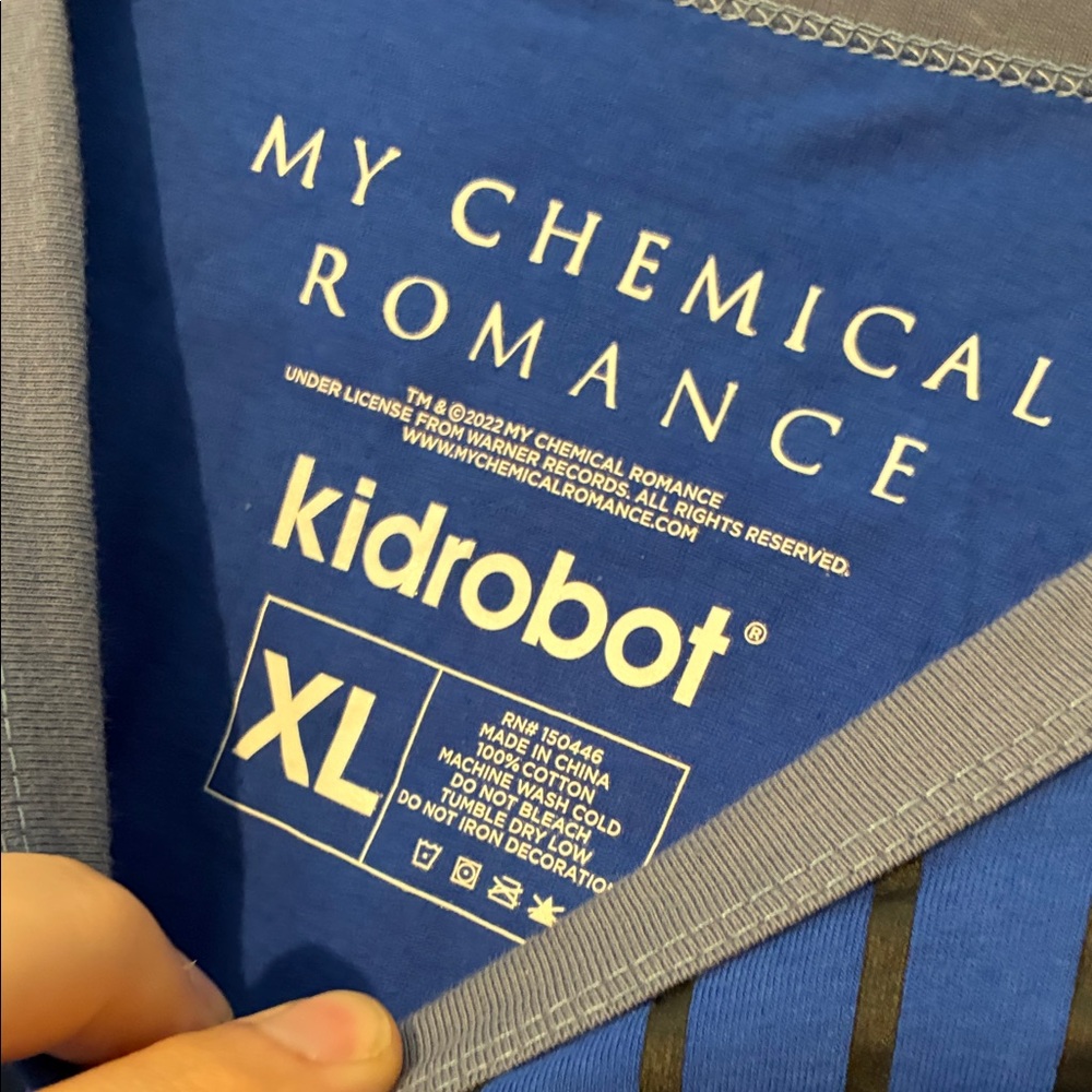 My Chemical Romance X Kidrobot band shirt size XL like new - Picture 3 of 4